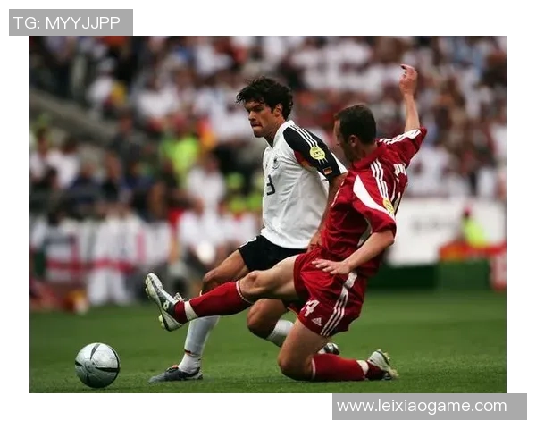 东德足球传奇人物盘点十位不可忽视的足球明星与他们的辉煌成就 东德足球传奇人物盘点十位不可忽视的足球明星与他们的辉煌成就