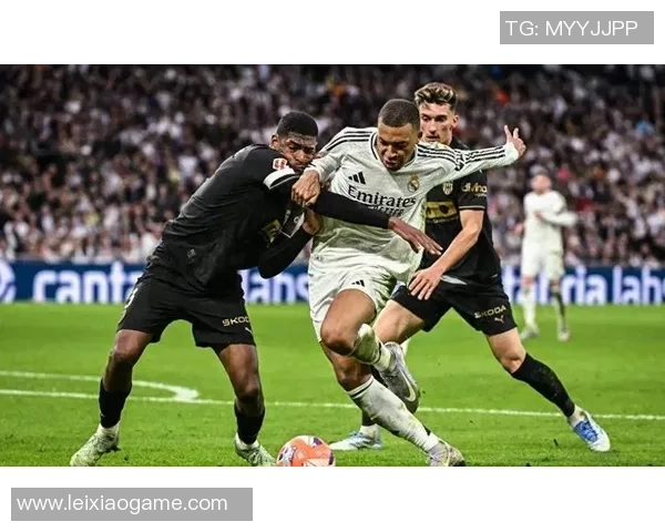 足球明星在比赛中精彩复仇瞬间视频引发热议与关注 足球明星在比赛中精彩复仇瞬间视频引发热议与关注